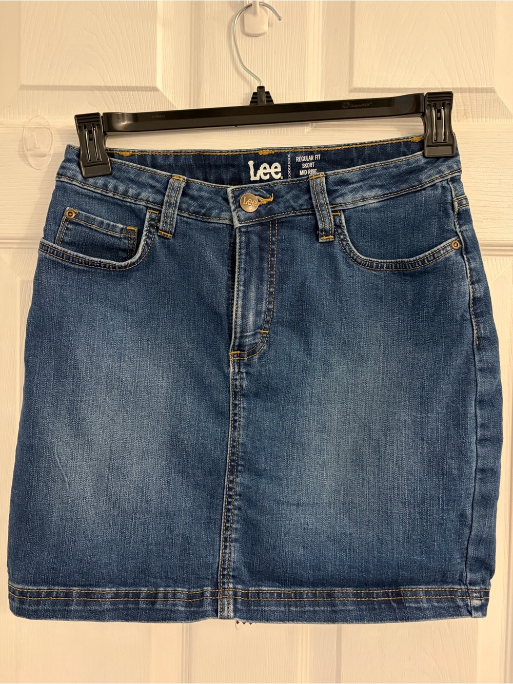 Lee Women's Blue Denim Skorts. Classic Regular Fit. Size 8 $8